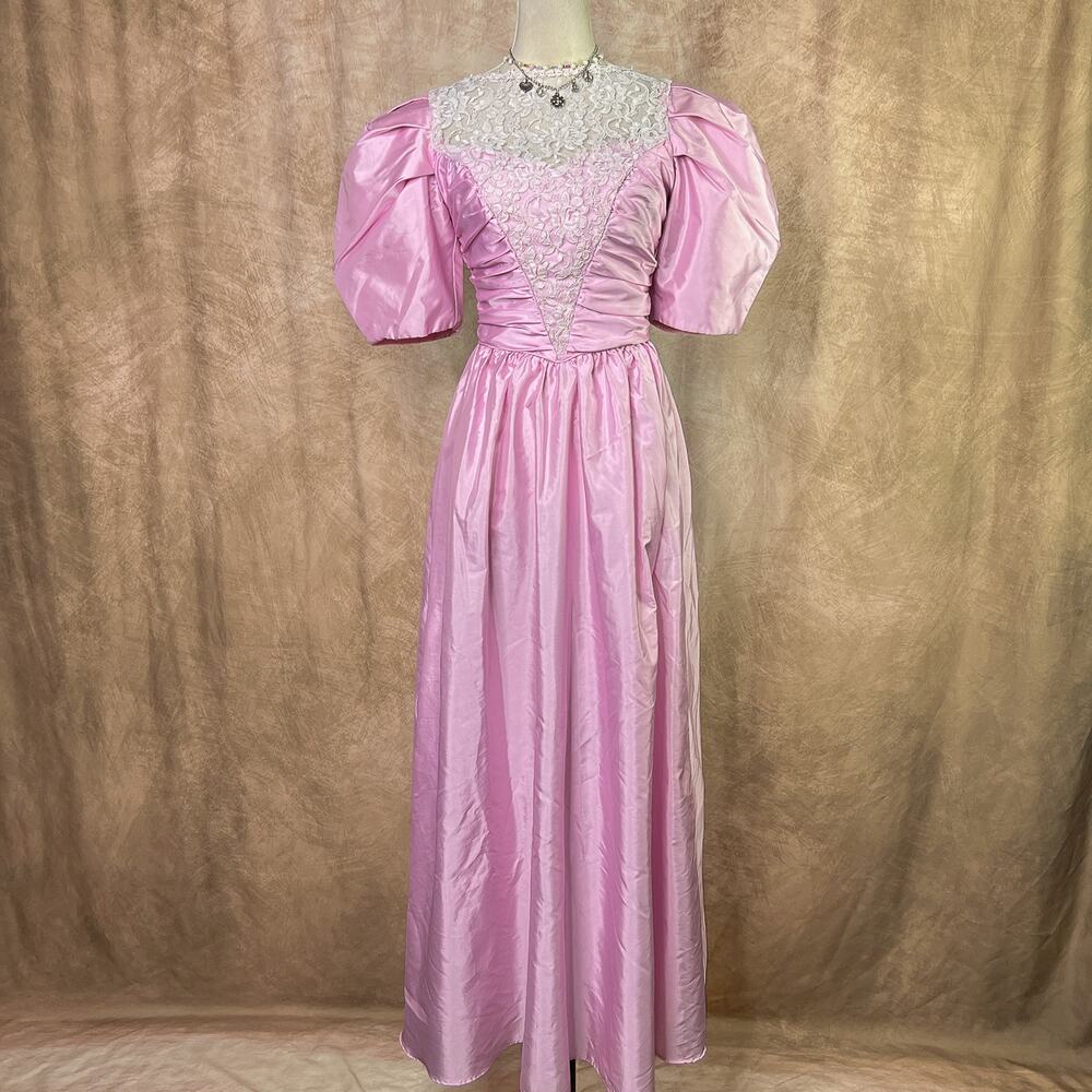 Vintage Renaissance Dress Pink Puffy Sleeve Lace Bodice Bow Cut Out Back 80s